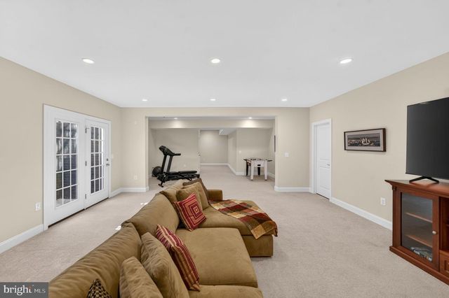 3105 OLIN DR, Falls Church, VA 22044