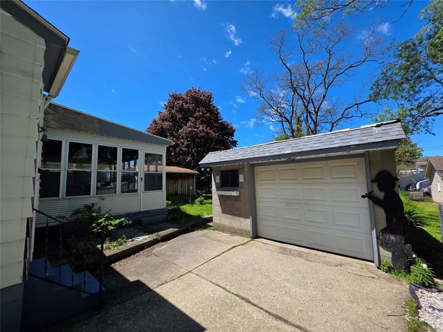 2352 FAIRMOUNT Parkway, Erie, PA 16510