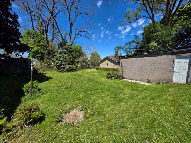 2352 FAIRMOUNT Parkway, Erie, PA 16510