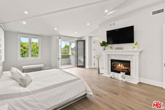 592 30th Street, Manhattan Beach, CA 90266