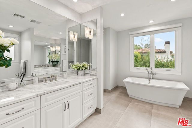 592 30th Street, Manhattan Beach, CA 90266