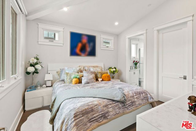 592 30th Street, Manhattan Beach, CA 90266