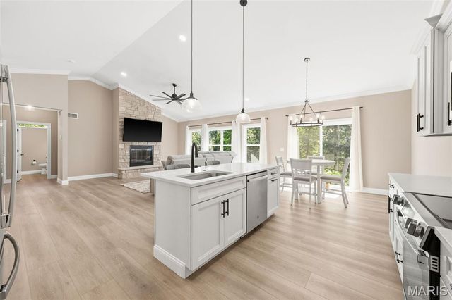 442 Shady Trail Drive, Troy, MO 63379