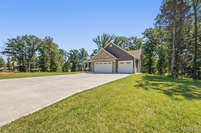 442 Shady Trail Drive, Troy, MO 63379