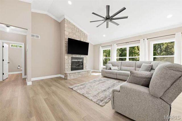 442 Shady Trail Drive, Troy, MO 63379