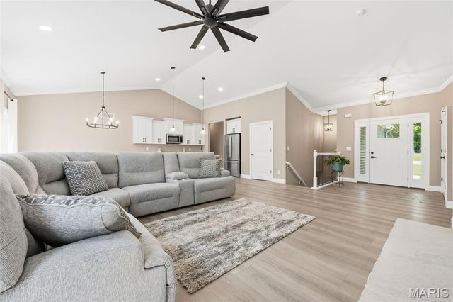 442 Shady Trail Drive, Troy, MO 63379