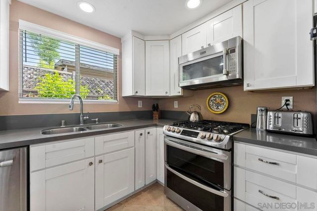 9942 Theresa Ln, Santee, CA 92071