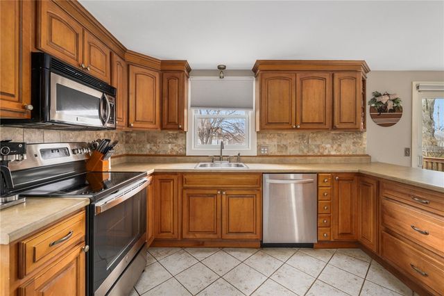 55 Mayflower Drive, Cranston, RI 02905