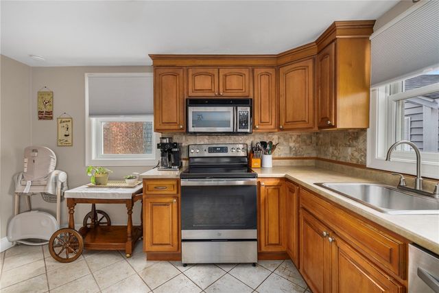 55 Mayflower Drive, Cranston, RI 02905