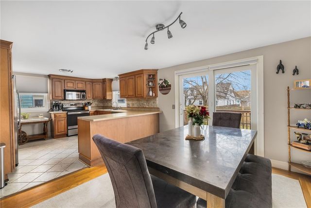 55 Mayflower Drive, Cranston, RI 02905