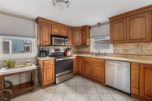 55 Mayflower Drive, Cranston, RI 02905