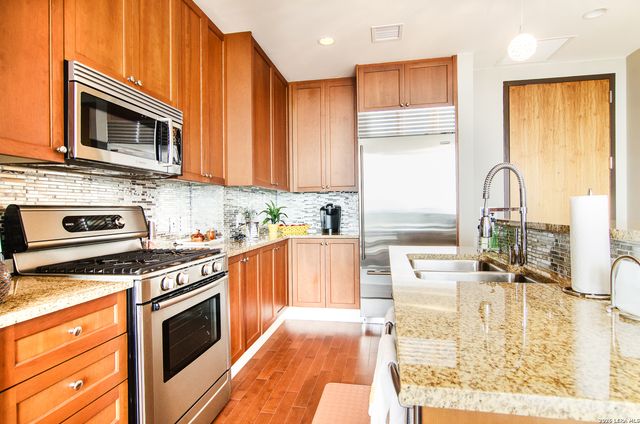 610 E Market St Unit 3017, San Antonio, TX 78205