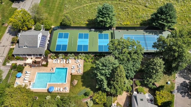 91 Hillside Dr 91, Wayland, MA 01778
