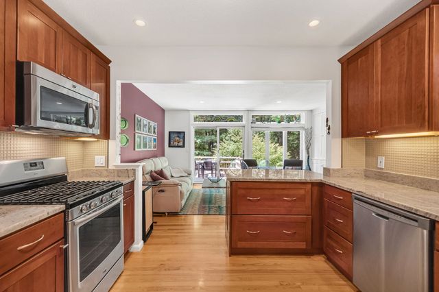 91 Hillside Dr 91, Wayland, MA 01778