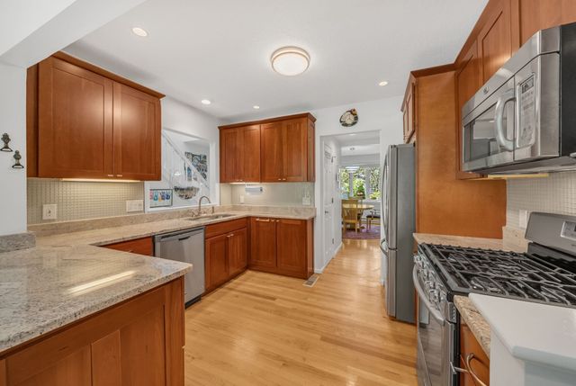 91 Hillside Dr 91, Wayland, MA 01778