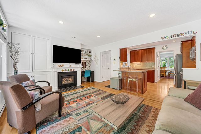 91 Hillside Dr 91, Wayland, MA 01778