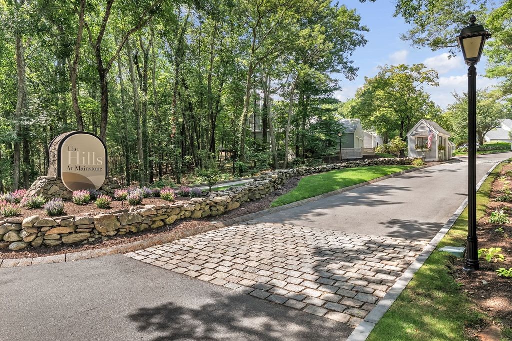 91 Hillside Dr 91, Wayland, MA 01778