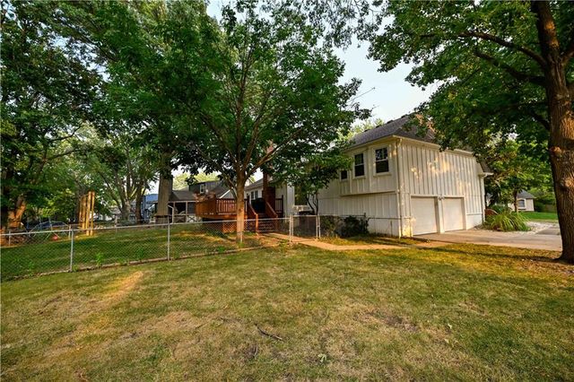 10634 W 102nd Terrace, Overland Park, KS 66214