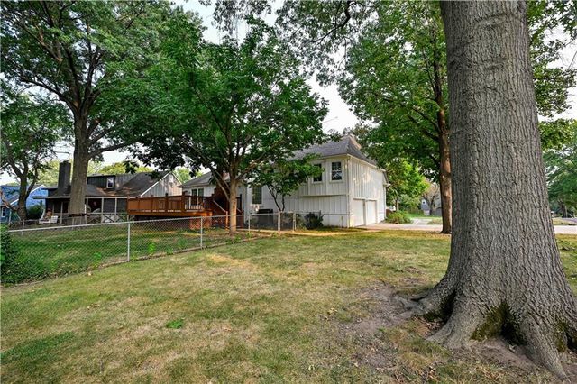 10634 W 102nd Terrace, Overland Park, KS 66214