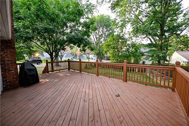 10634 W 102nd Terrace, Overland Park, KS 66214