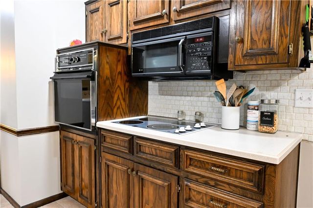 10634 W 102nd Terrace, Overland Park, KS 66214