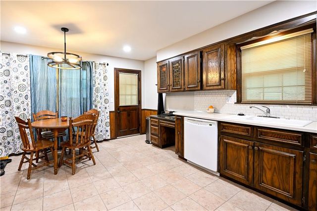 10634 W 102nd Terrace, Overland Park, KS 66214