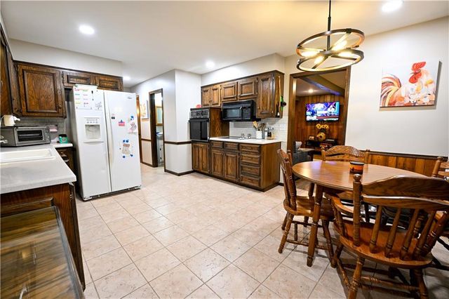 10634 W 102nd Terrace, Overland Park, KS 66214