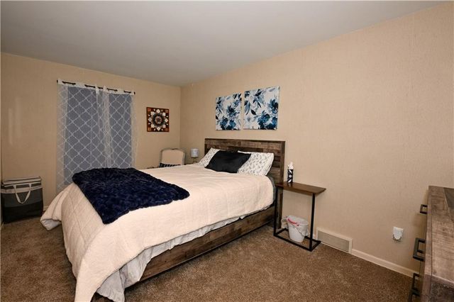 10634 W 102nd Terrace, Overland Park, KS 66214