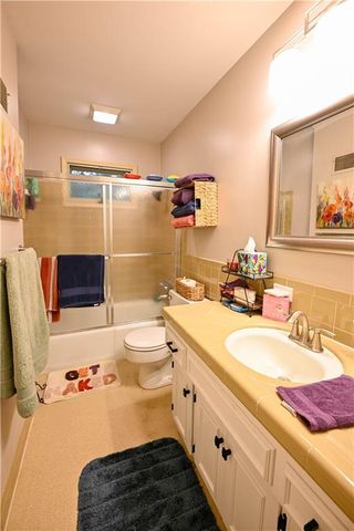 10634 W 102nd Terrace, Overland Park, KS 66214