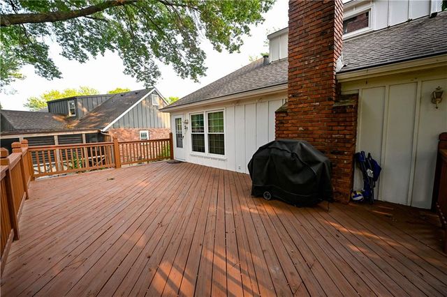 10634 W 102nd Terrace, Overland Park, KS 66214