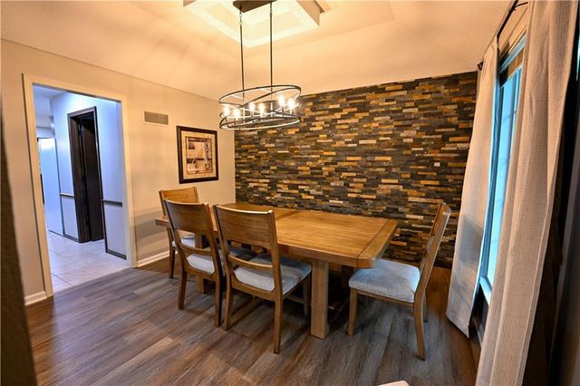 10634 W 102nd Terrace, Overland Park, KS 66214