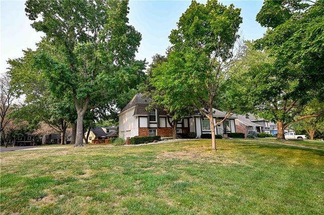 10634 W 102nd Terrace, Overland Park, KS 66214