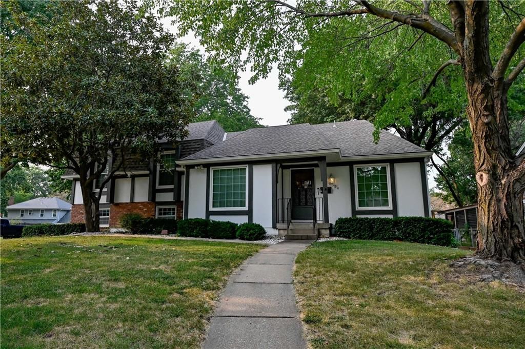 10634 W 102nd Terrace, Overland Park, KS 66214