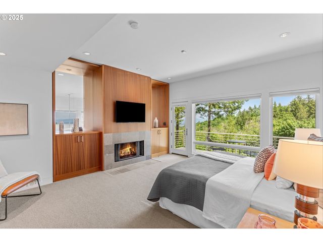 4140 Nw THUNDER CREST Rd, Portland, OR 97229