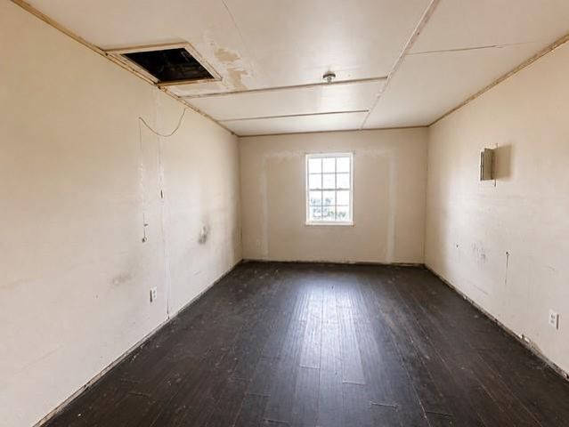 905 E Columbus Drive, Wharton, TX 77488