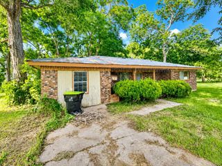 905 E Columbus Drive, Wharton, TX 77488
