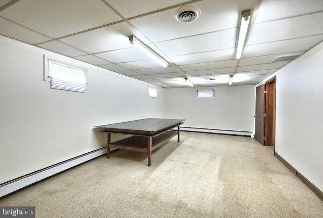 1063 PORTERS RD, Spring Grove, PA 17362