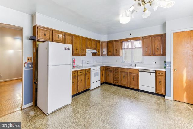 654 W HOLLY AVE, Pitman, NJ 08071