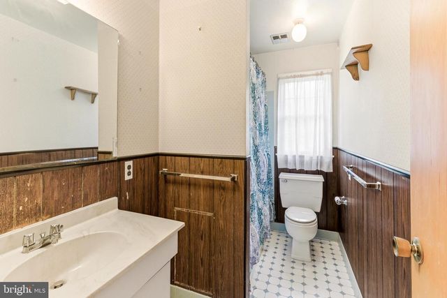 654 W HOLLY AVE, Pitman, NJ 08071