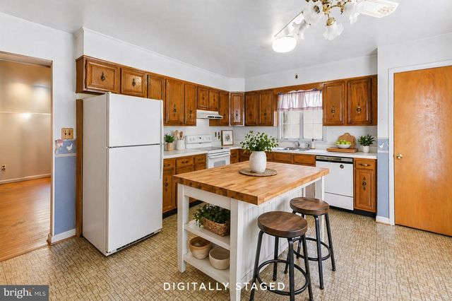 654 W HOLLY AVE, Pitman, NJ 08071