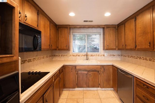 1336 HIDDEN GLEN DR, Modesto, CA 95355