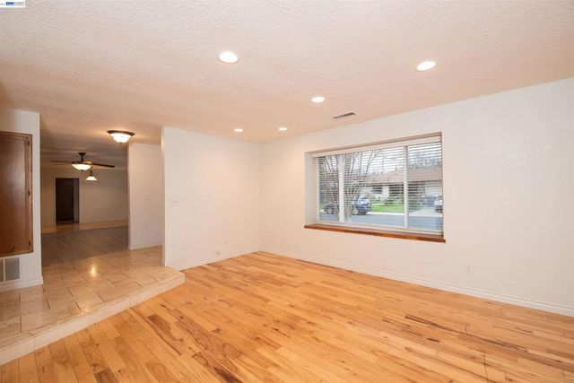 1336 HIDDEN GLEN DR, Modesto, CA 95355