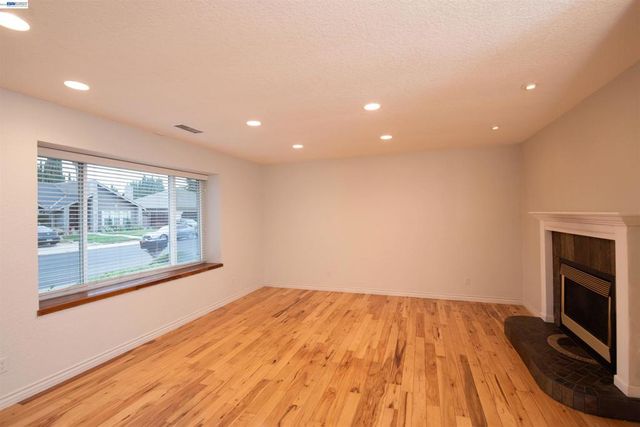 1336 HIDDEN GLEN DR, Modesto, CA 95355
