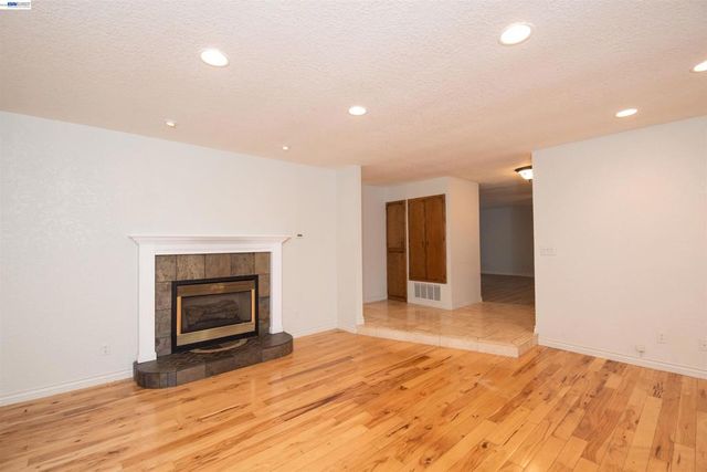 1336 HIDDEN GLEN DR, Modesto, CA 95355