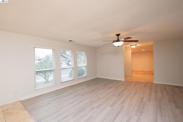 1336 HIDDEN GLEN DR, Modesto, CA 95355