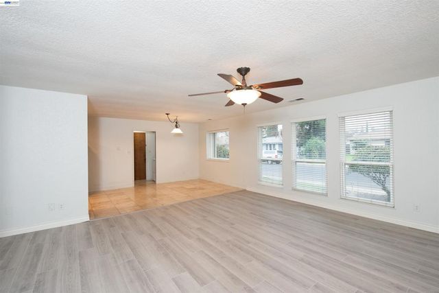 1336 HIDDEN GLEN DR, Modesto, CA 95355
