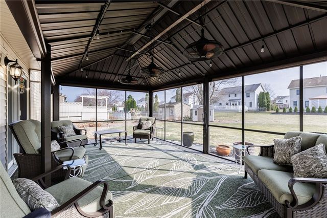 51 Flynnwood Drive, Greece, NY 14612