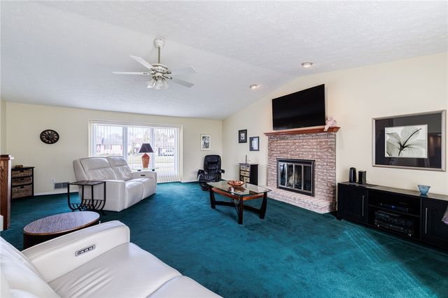 51 Flynnwood Drive, Greece, NY 14612