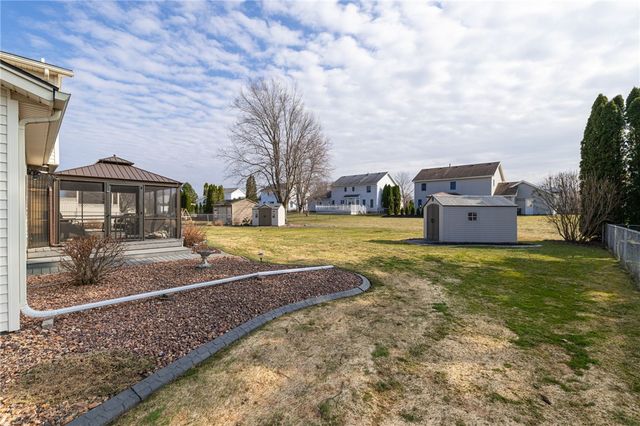 51 Flynnwood Drive, Greece, NY 14612