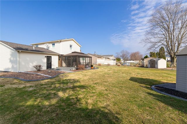 51 Flynnwood Drive, Greece, NY 14612